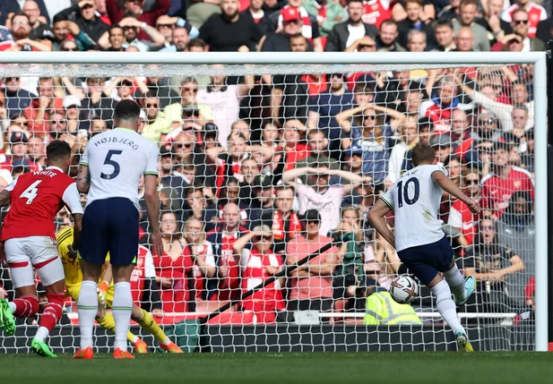 Arsenal comemorando gol diante do Tottenham pelo Campeonato Inglês