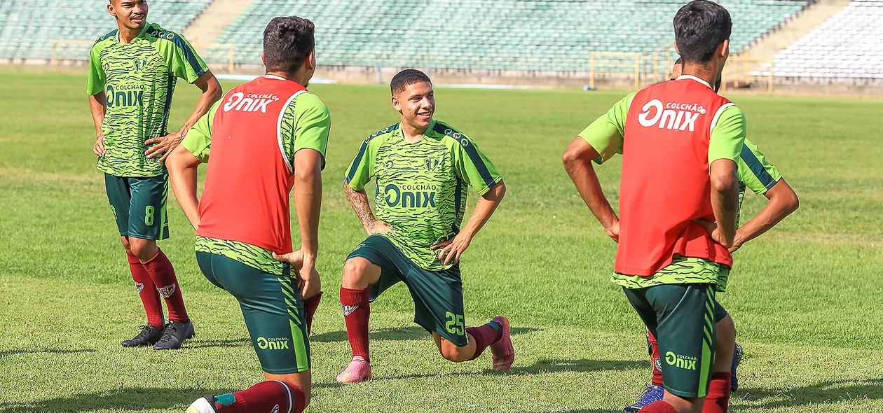 Atletas em preparação para o jogo
