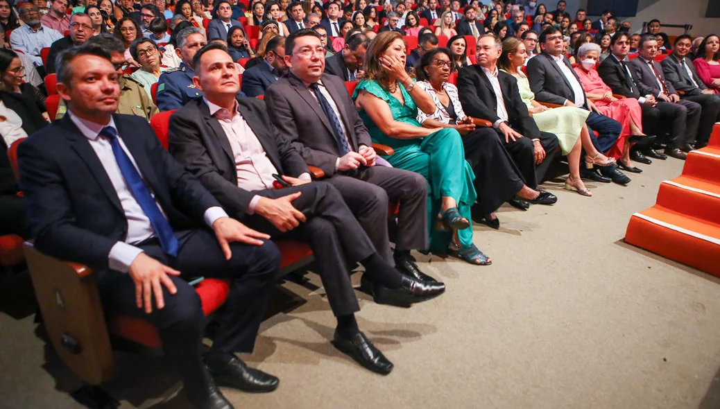 Autoridades presentes na solenidade