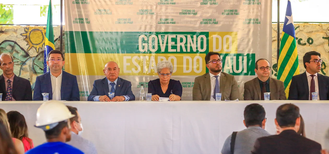 Autoridades presentes na solenidade