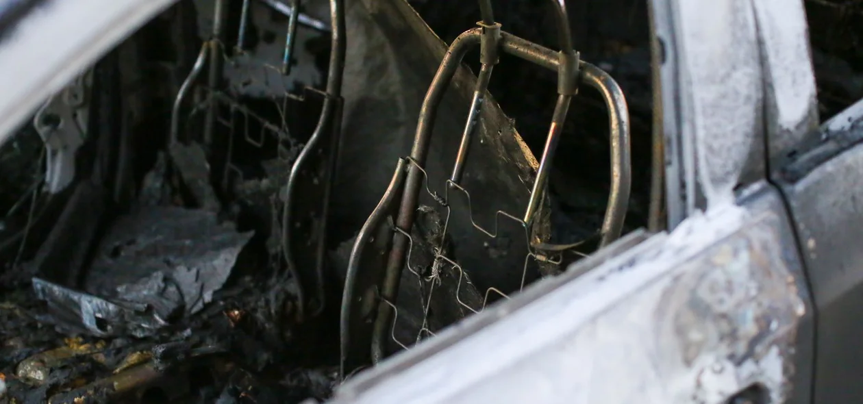 Bancos ficaram destruídos