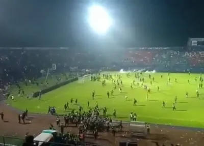Briga generalizada deixa ao menos 127 mortos em jogo na Indonésia