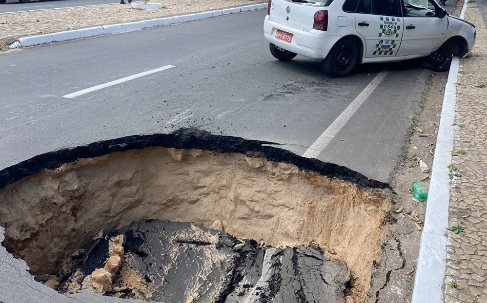 Buraco na Avenida Maranhão