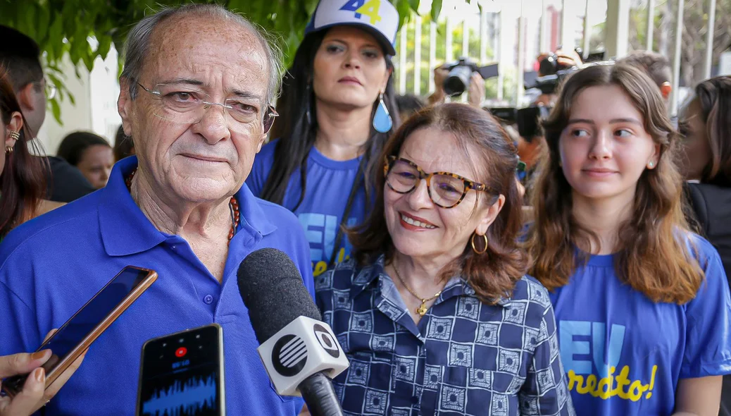 Candidato Sílvio Mendes com sua família