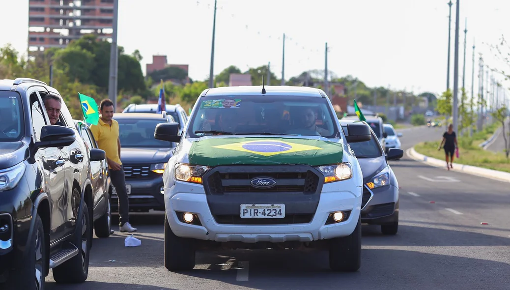 Carro com adesivo da bandeira
