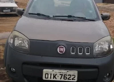 Carro que foi roubado pelos criminosos