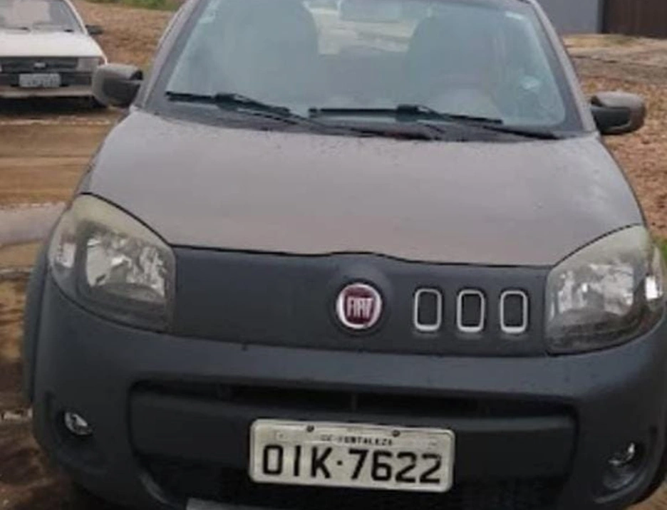 Carro que foi roubado pelos criminosos