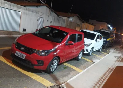 Carros roubados que estavam com o suspeito