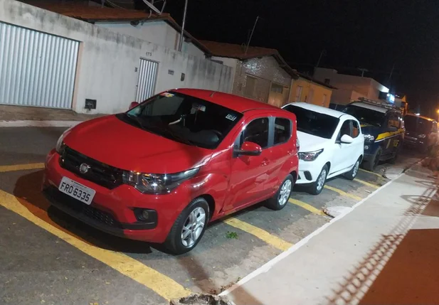 Carros roubados que estavam com o suspeito