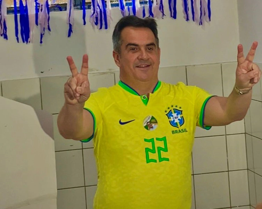 Ciro Nogueira no local de votação