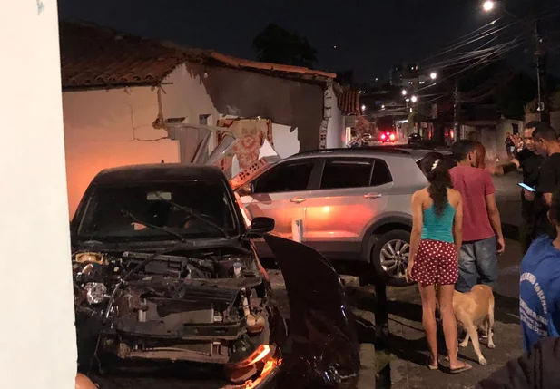 Colisão entre veículos na Piçarreira I
