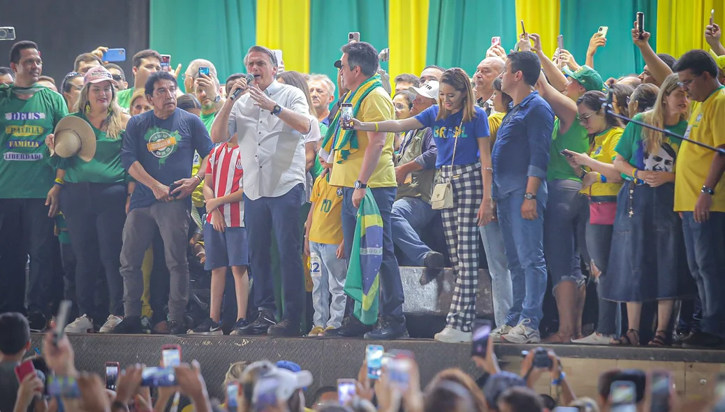 Comitiva presidencial no palanque