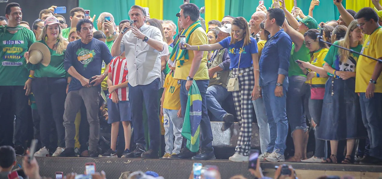 Comitiva presidencial no palanque