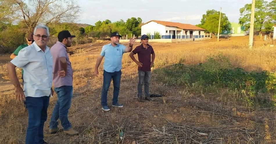 Construção de quadras esportivas em Oeiras