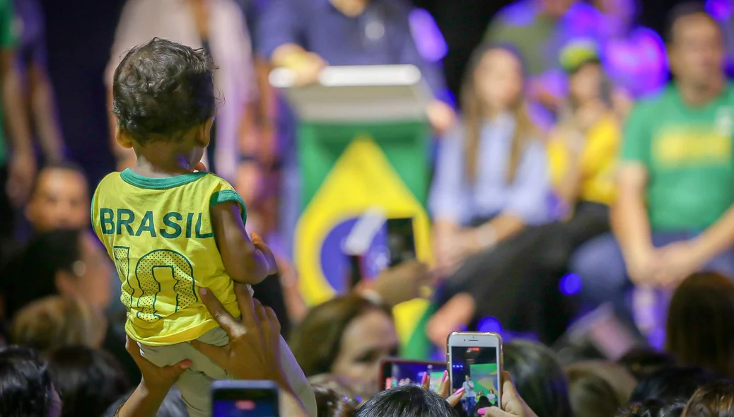 Criança em evento "Mulheres com Bolsonaro"