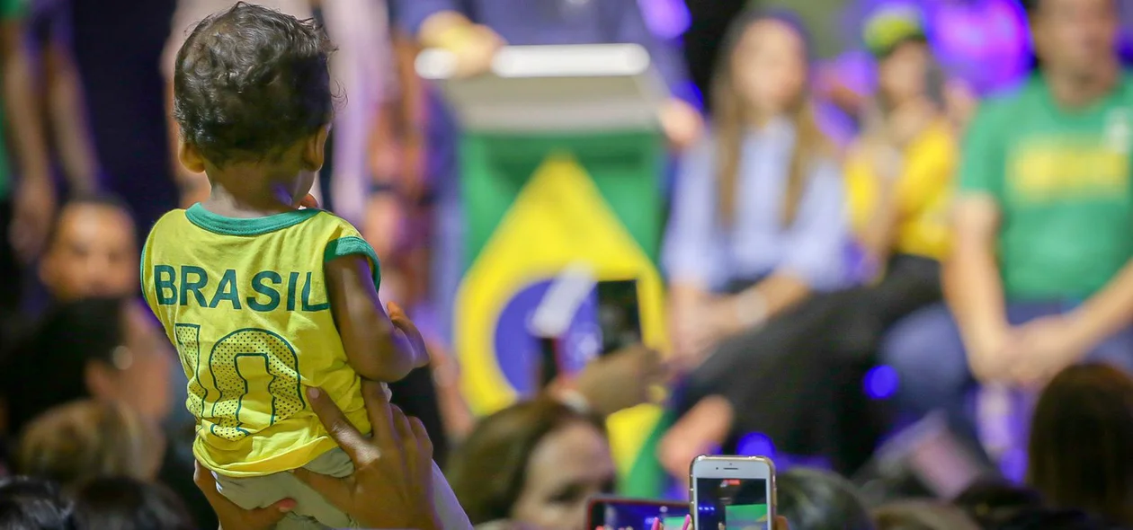 Criança em evento "Mulheres com Bolsonaro"