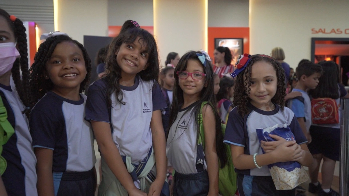 Crianças da Casa de Acolhimento vão ao cinema pela 1º vez