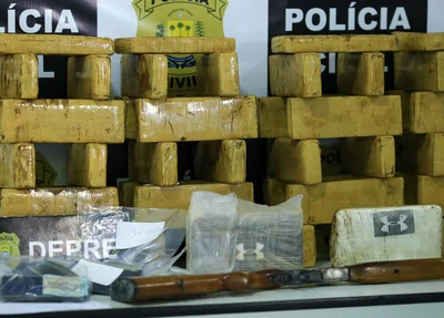 DEPRE apreende 49 tabletes de maconha dentro de ônibus