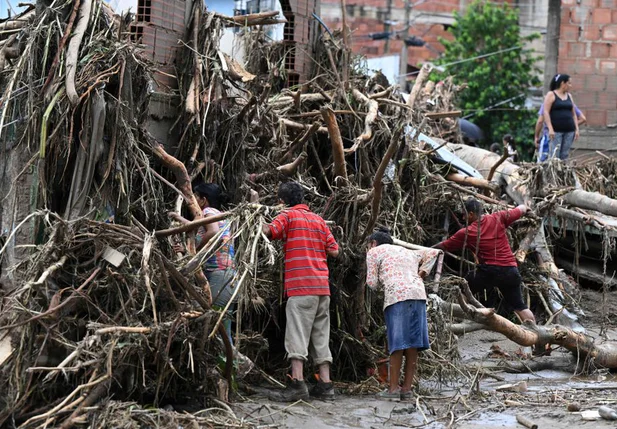 Deslizamento de terra deixa ao menos 25 mortos na Venezuela