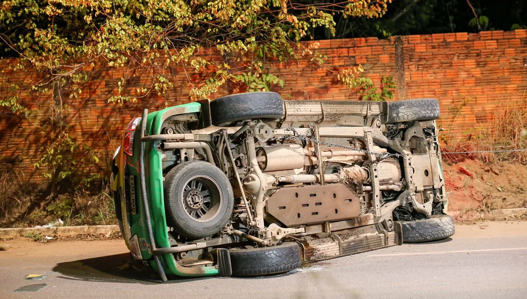 Devido ao acidente, o veículo teve danos materiais