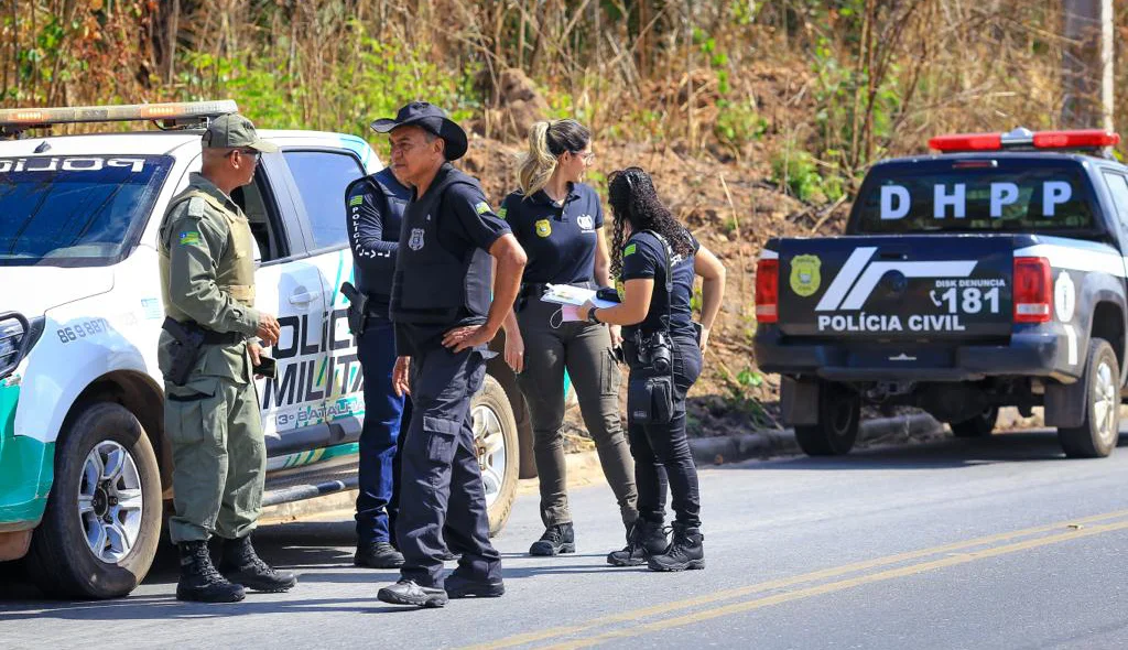 Equipes foram ao local para a perícia