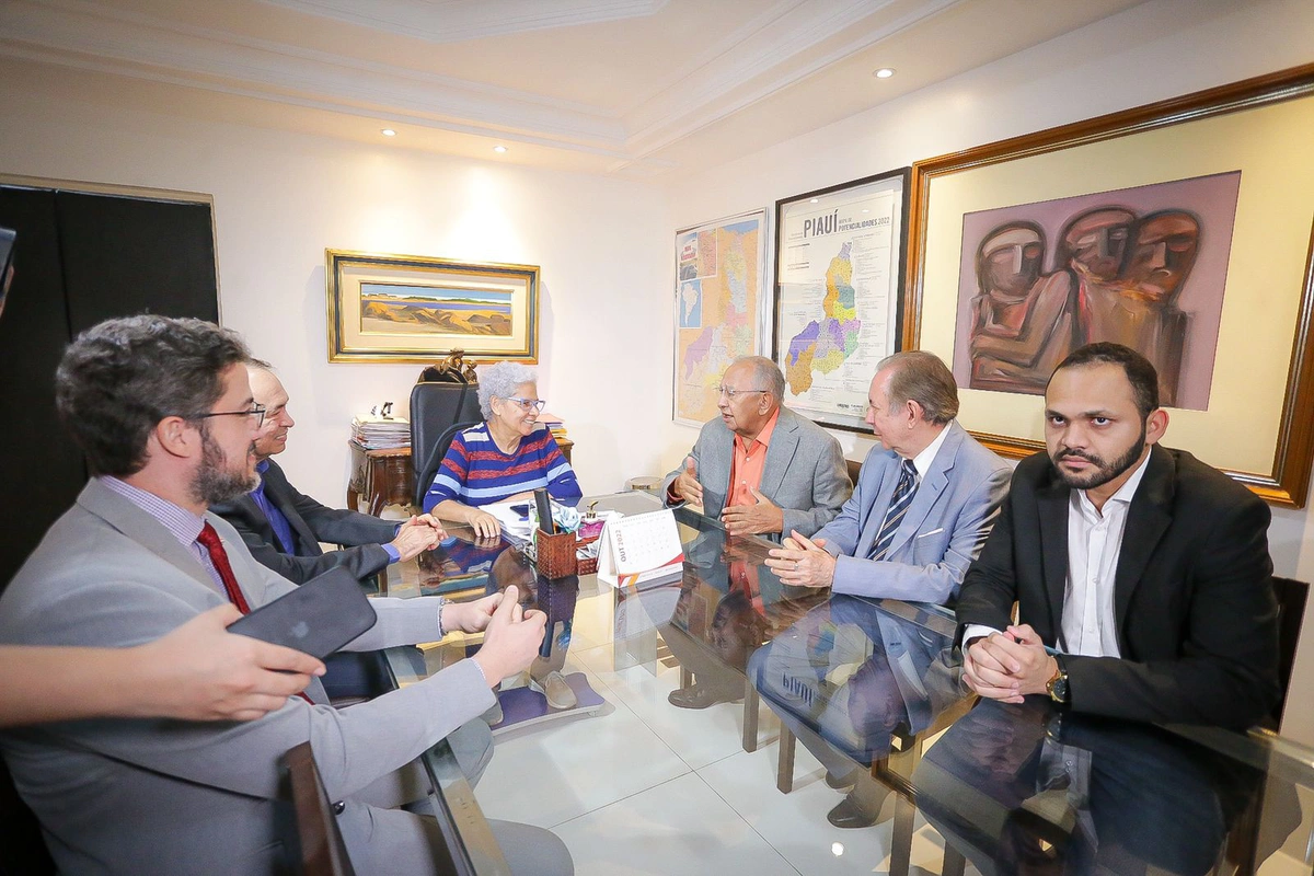 Dr. Pessoa durante encontro com a governadora Regina Sousa