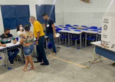 Dr. Pessoa vota em Teresina e diz que é momento de consolidar a democracia
