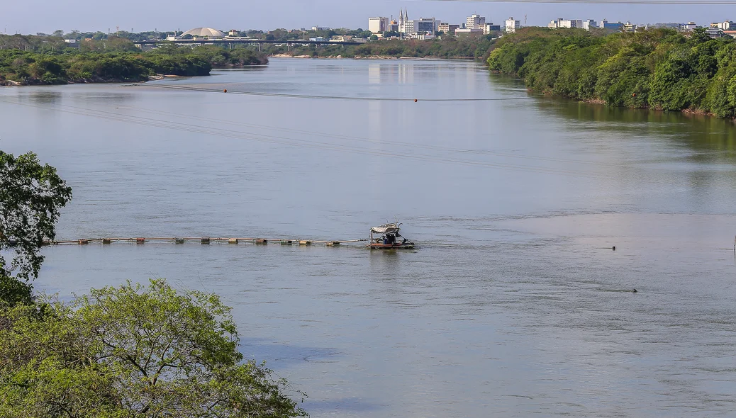 Draga irregular no Rio Parnaíba em Teresina