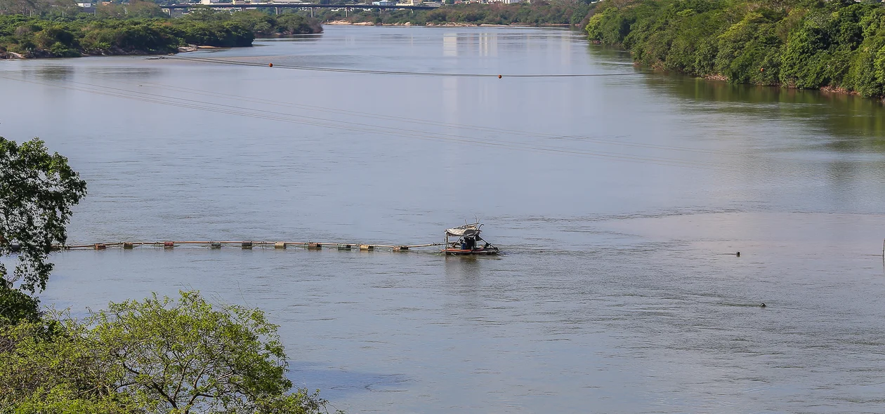 Draga irregular no Rio Parnaíba em Teresina