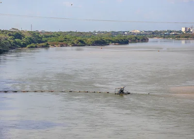 Draga no meio do Rio Parnaíba
