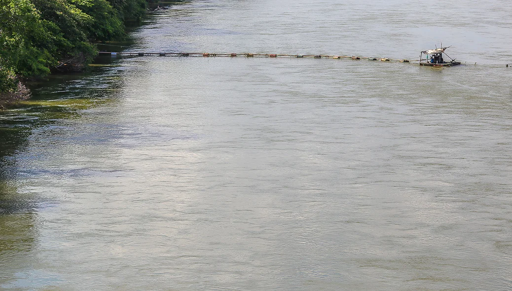 Draga próxima às margens do Rio Parnaíba