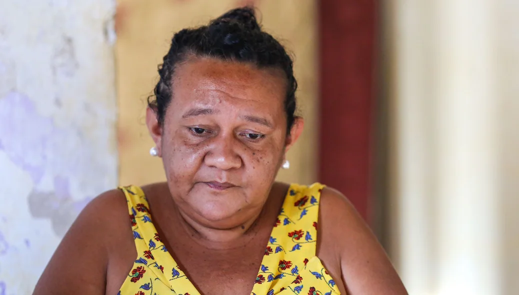 Elisângela Ferreira pede ajuda para encontrar corpo do filho
