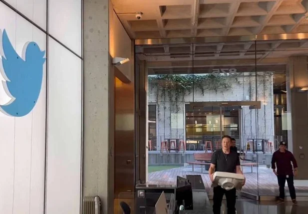Elon Musk deve finalizar compra do Twitter nesta quinta-feira
