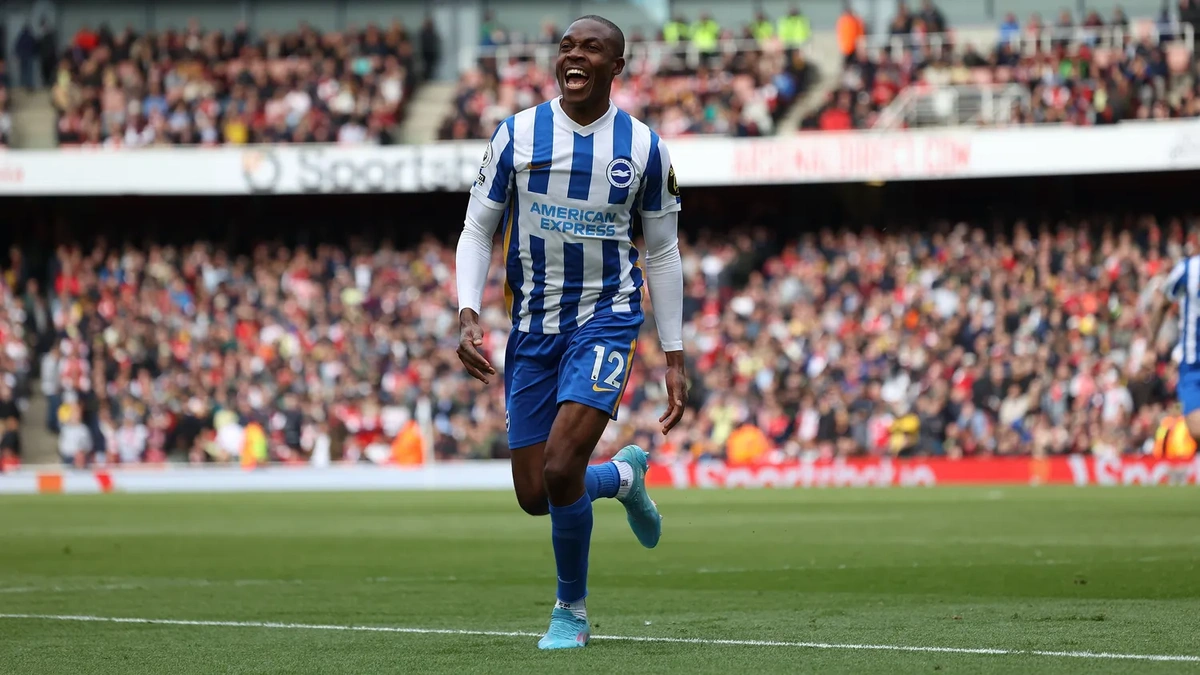 Enock comemora seu gol contra o Arsenal, pela Premier League