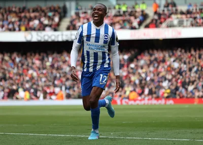 Enock comemora seu gol contra o Arsenal, pela Premier League