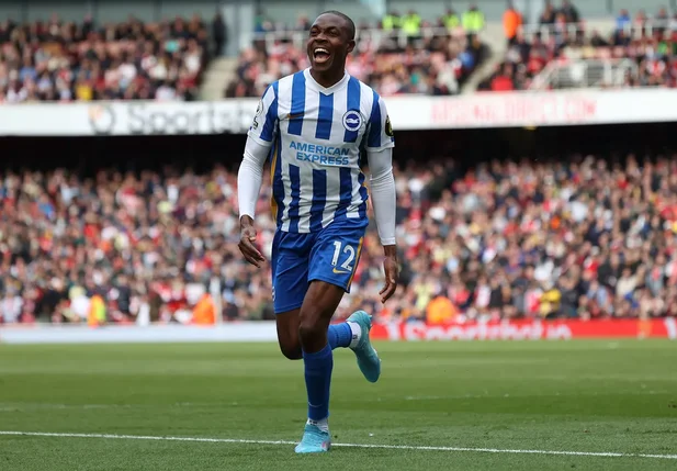 Enock comemora seu gol contra o Arsenal, pela Premier League