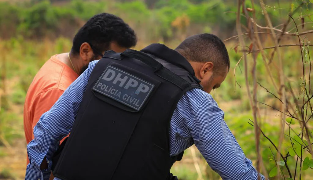 Equipe do DHPP no local