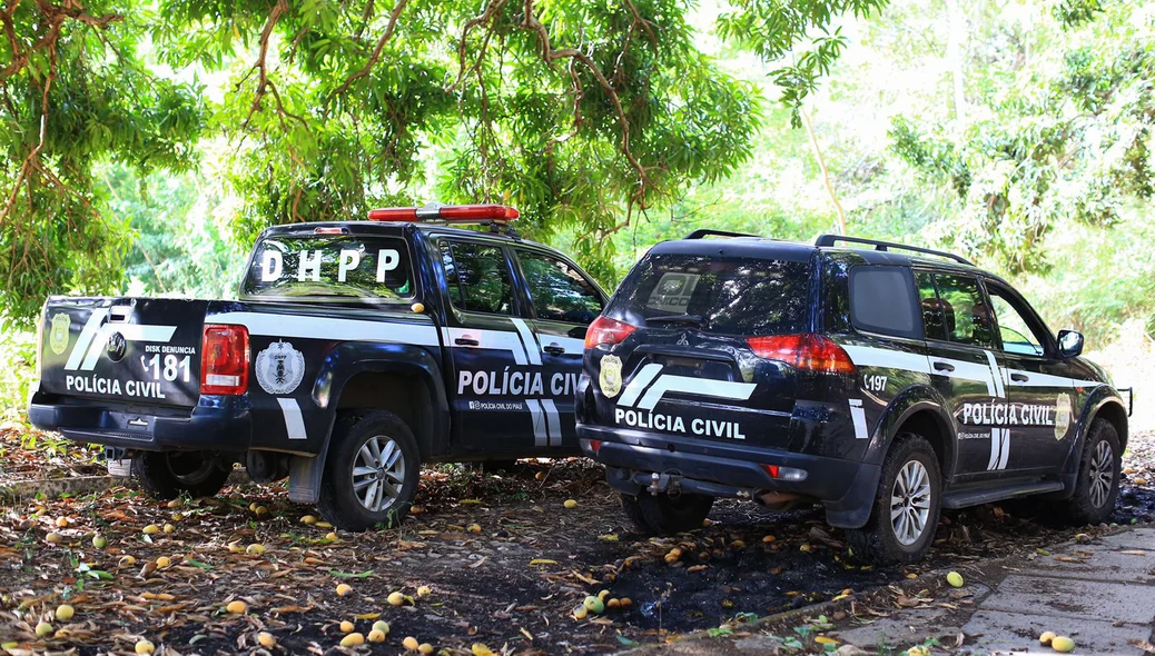 Equipes da Polícia Civil no local