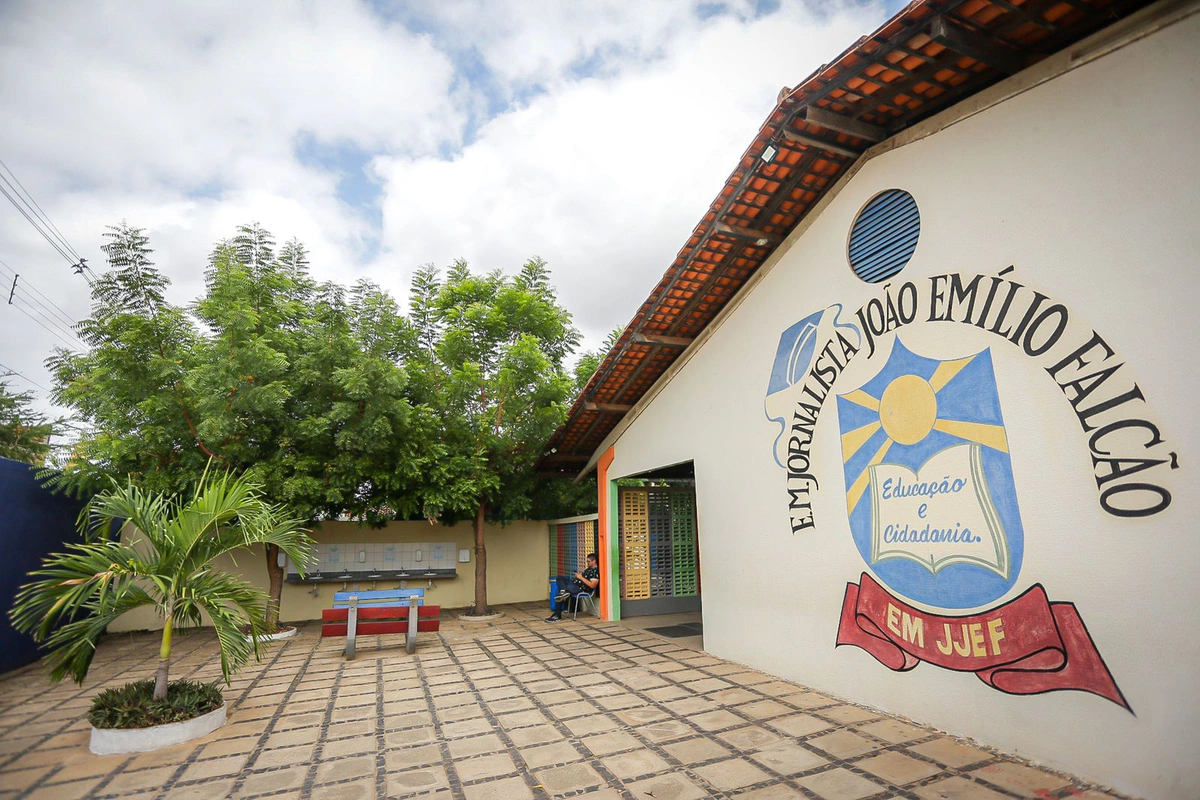 Escola Jornalista Emílio Falcão