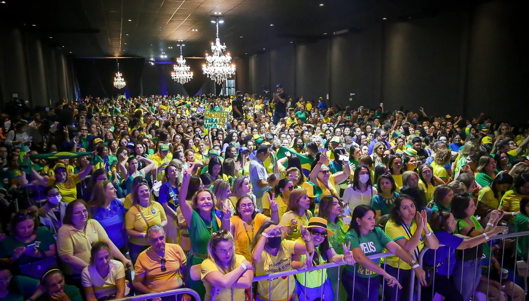 Evento "Mulheres com Bolsonaro" reúne várias pessoas na zona Leste de Teresina