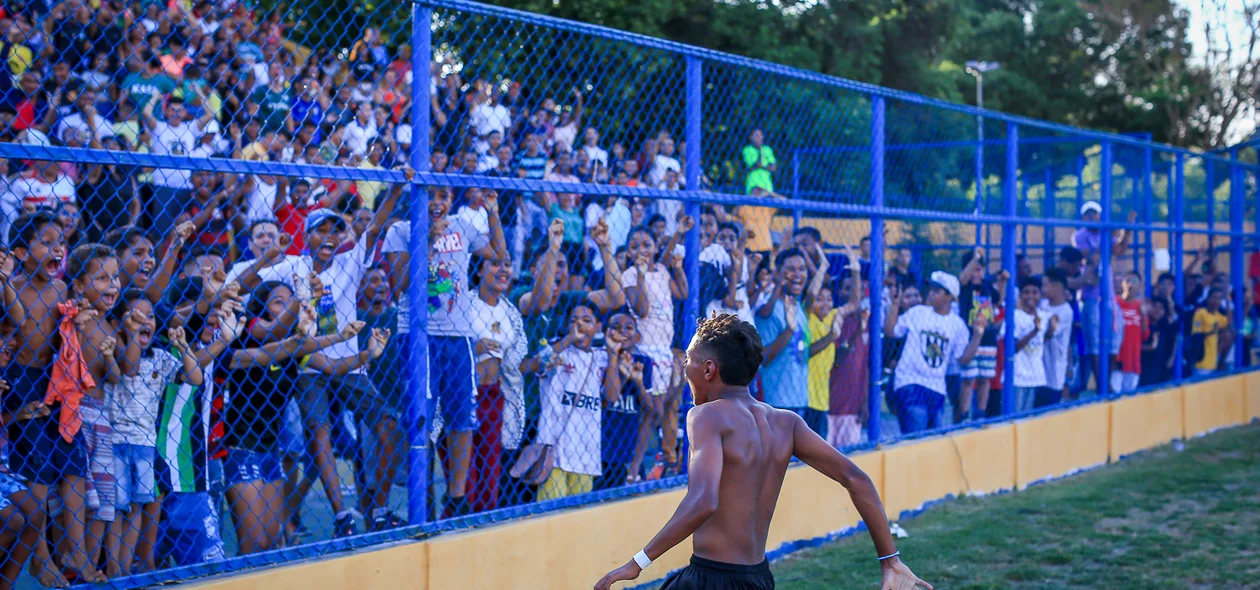 Explode a torcida do Risoleta