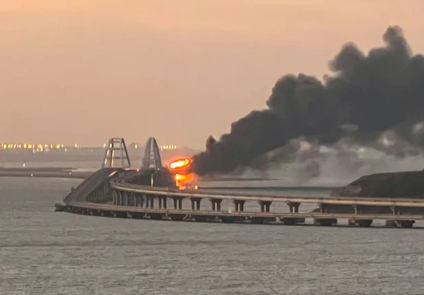 Explosão na ponte da Crimeia