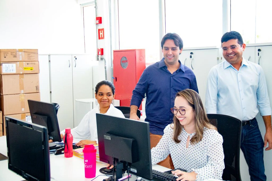 Flávio Júnior na nova sede da Secretaria de Turismo