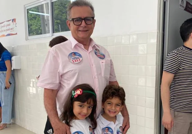 Flávio Nogueira e os netos