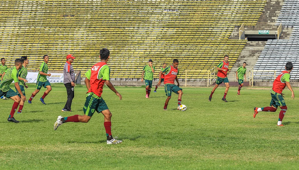 Fluminense-PI treina no Albertão