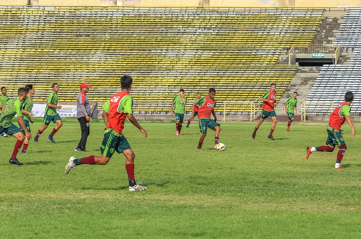Fluminense-PI treina no Albertão