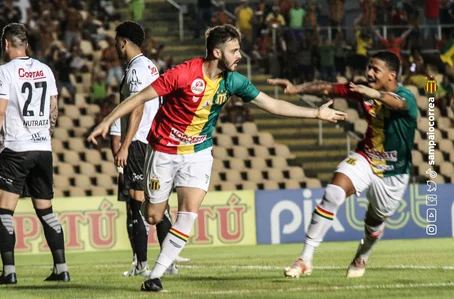 Gabriel Poveda abriu o placar para o Paio