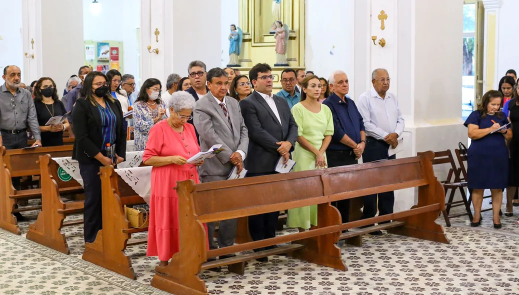 Governador eleito Rafael Fonteles compareceu a missa
