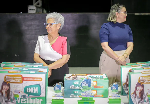 Governadora Regina Sousa esteve presente na revisão