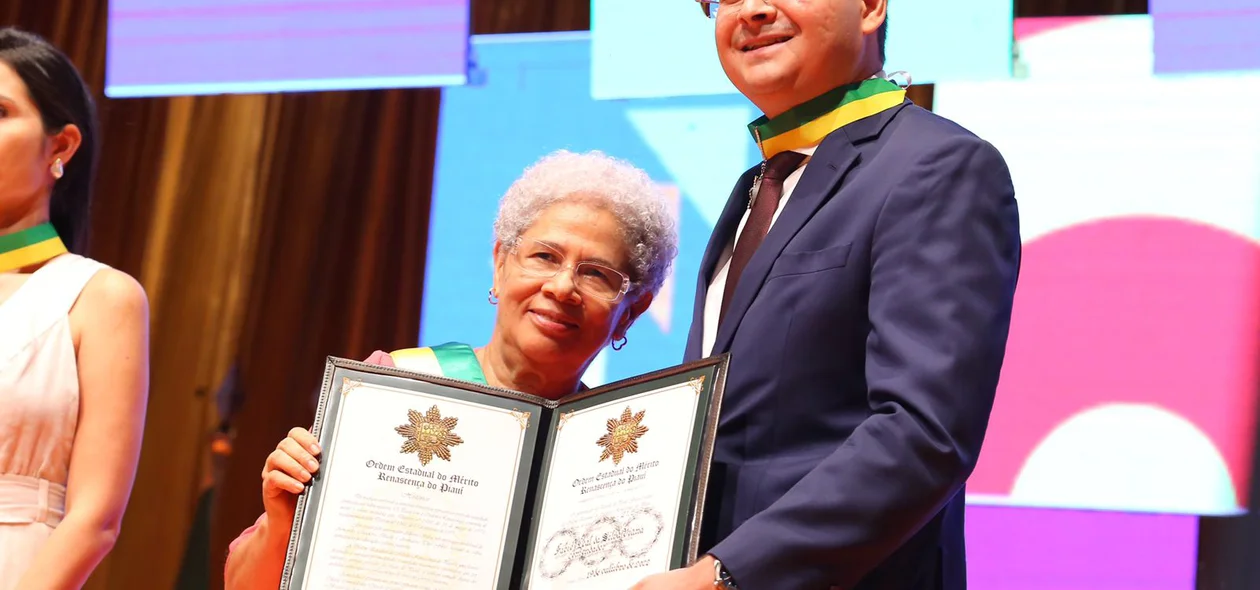 Homenageado ao lado de Regina Sousa